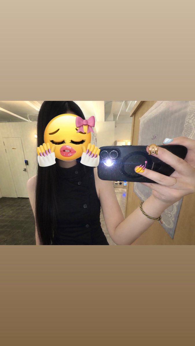 noeyuhc's tweet photo. 여자되는날:생일🎂💕👩🏻‍❤️‍💋‍👩🏻🫰🏻🪽 https://t.co/FiJYJ26G5v