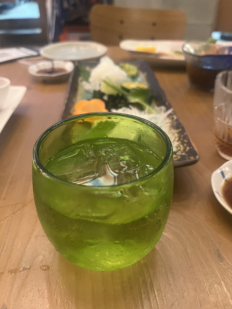 Kshigeru8's tweet photo. 沖縄民謡居酒屋🎵黒霧島炭酸割り　濃い〜〜😆でも料理美味しい、民謡良いです^_^
#沖縄 https://t.co/WsSZfsuesZ