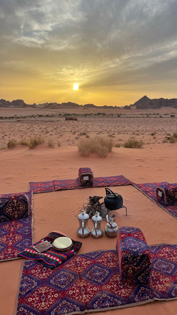 elgaedams's tweet photo. حين تهدأ الأصوات وتبقى الصحراء وحدها، تشعر أن للسكوت جمالًا، وللوحدة بين الر��ال راحة لا توصف. 🏜️✨ https://t.co/M1in807hDW