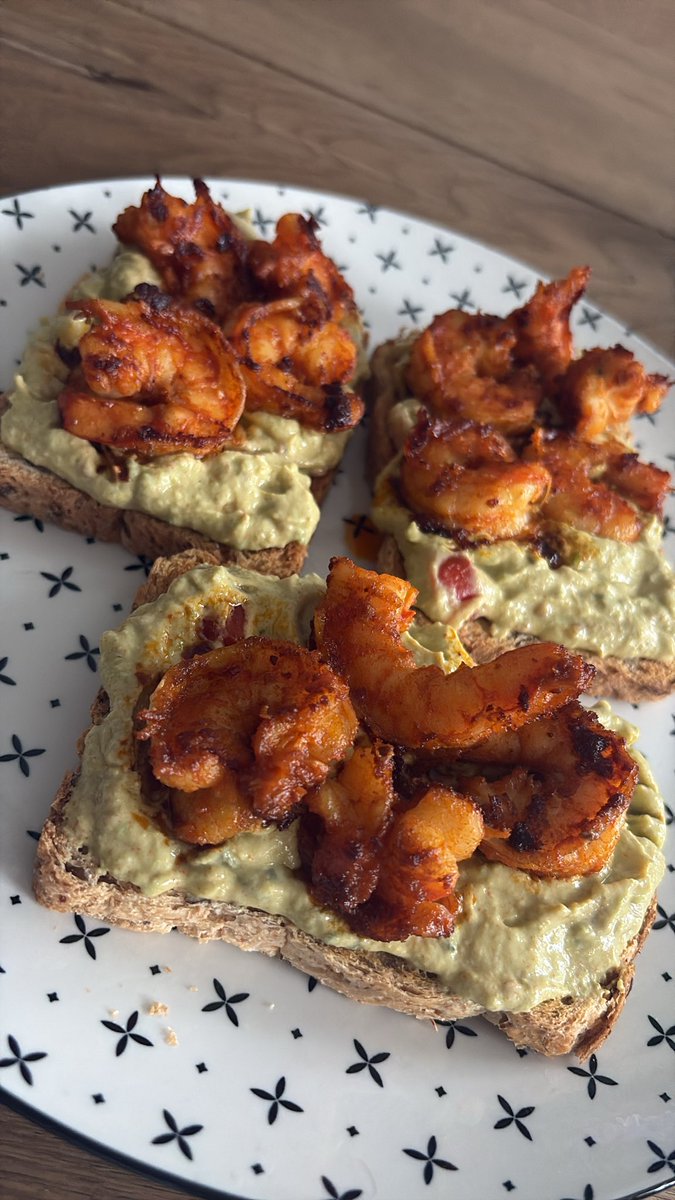 MariaMissakian6's tweet photo. Aujourd’hui aussi je suis heureuse car j’ai fais des crevettes 🥳🍤 https://t.co/y78PYopZkN