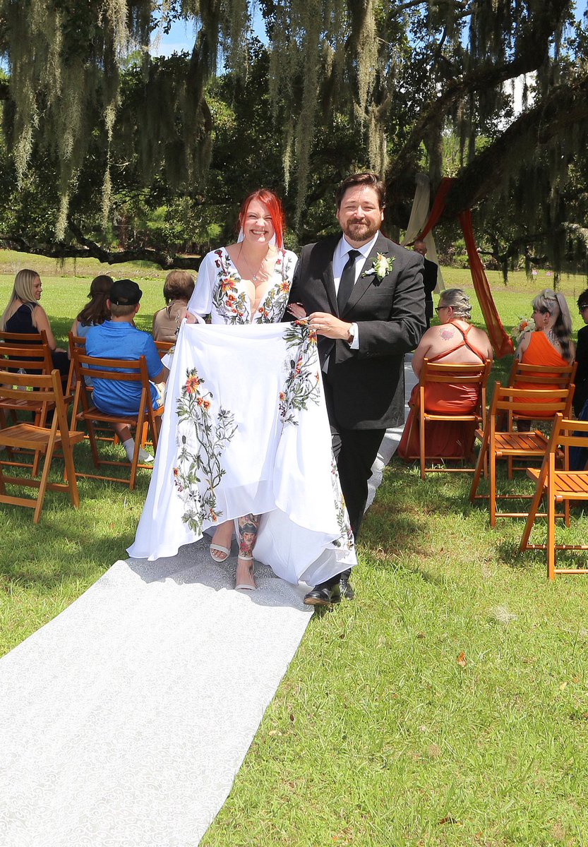 doctasatan's tweet photo. my husband does know the way the sunshine gleams from my wedding band actually https://t.co/PvqFa1Pjl0