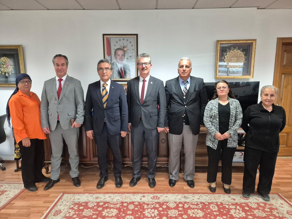chptepebasiilce's tweet photo. CUMHURİYET HALK PARTİSİ TEPEBAŞI İLÇE BAŞKANLIĞI YÖNETİM KURULU OLARAK:
 30 Eylül 2026 Çarşamba günü saat 11.00'de Eskişehir Tepebaşı Kaymakamlığını ziyaret ettik. Bina girişinden itibaren tüm görevliler güler yüzlü ve görevlerini en iyi şekilde yapmak için görev başındaydı. https://t.co/jU7lKK6KsY