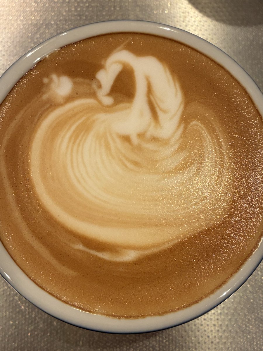 blackhawk4721's tweet photo. 今日のカフェラテ
プチスワン😅
失敗😱
#カフェラテ練習中 #ハート #チューリップ https://t.co/wZCREPkT5e