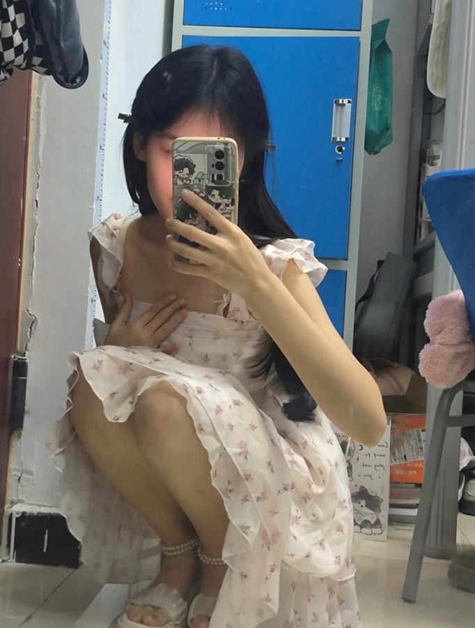olivia39sd6's tweet photo. 有没有男生来相互加QQ聊聊啊？国庆放假了一个人在家，好无聊好压抑呀！！ https://t.co/KtduTPy9MY