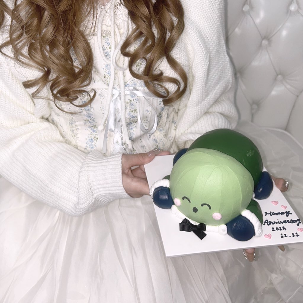 ndzy05's tweet photo. なんかオーダーケーキ晒すの流行ってるらしいから晒すね、みんな見て https://t.co/QTUdPx7dGI