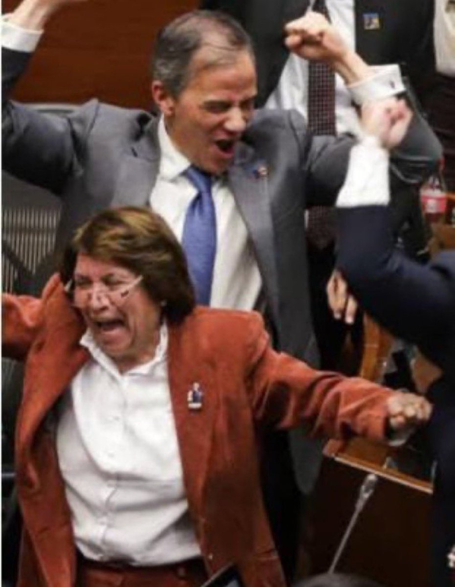 coherenciaporf's tweet photo. No hacemos acuerdos con @Enrique_GomezM, perooooooo… 

Dicen que una imagen vale más que mil palabras. https://t.co/FEvNuMII6M