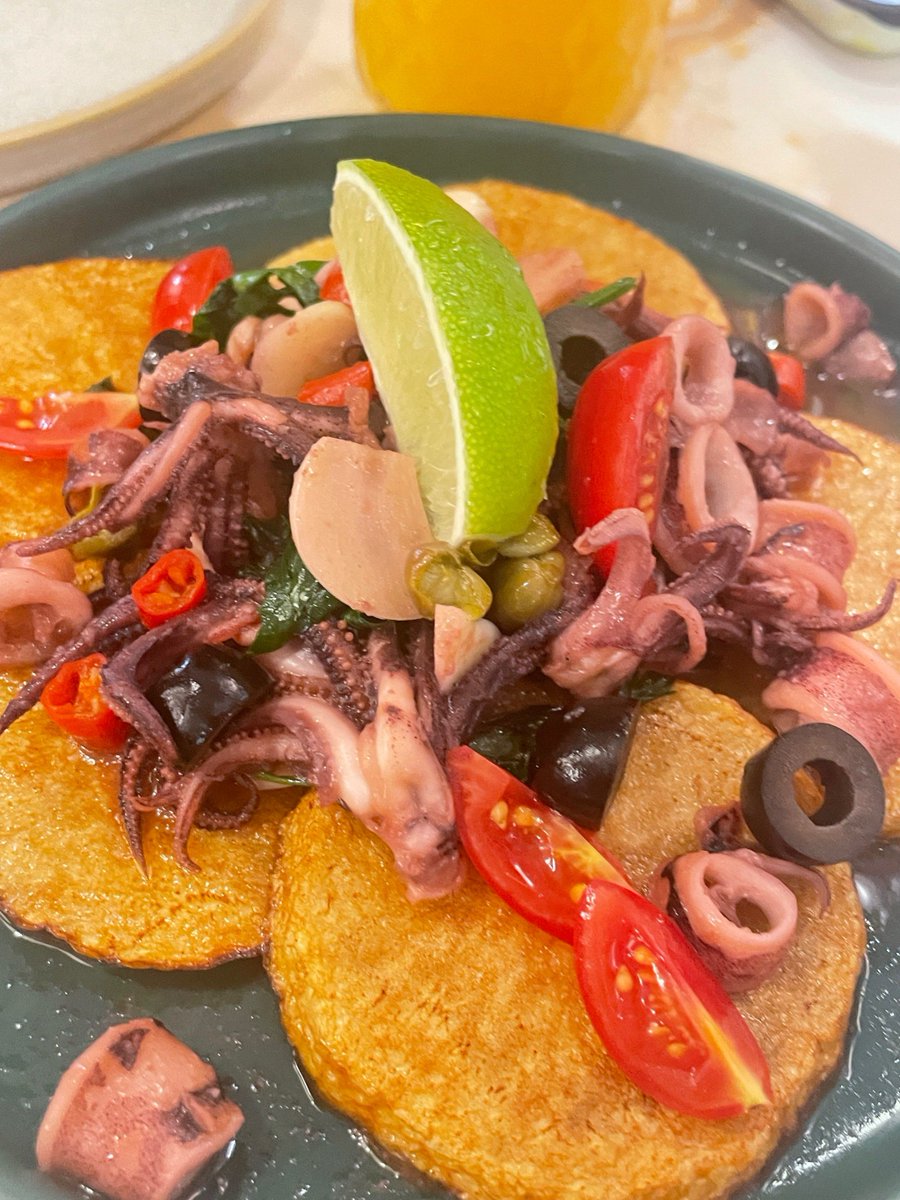 Eliz5vyv02's tweet photo. Tacos de pulpo marinados en cítricos con cilantro fresco y salsa de chile, un sabor único que viaja directo a las costas mexicanas! https://t.co/gUHtiaVN06