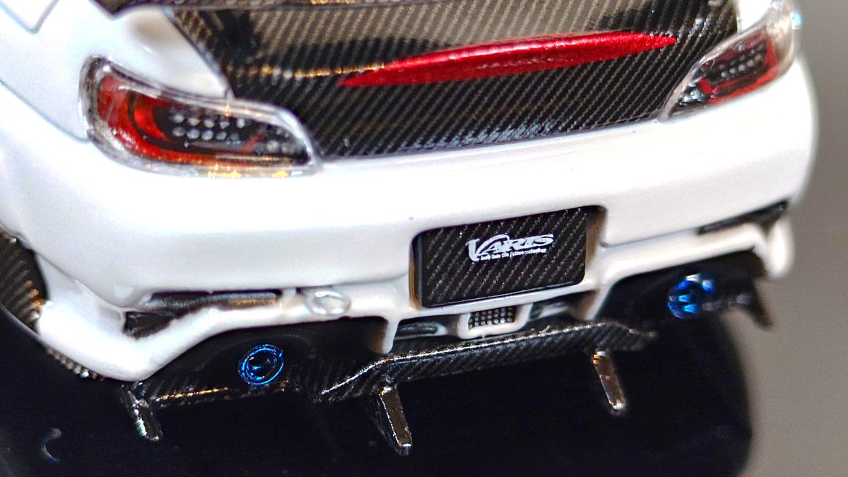 S2000_HONDA's tweet photo. 1/64の限界突破
🔥「Liomio Honda S2000 Varis ARISING-II」を入手🚗
複雑なフロント造形やワイドフェンダーの絶妙な張り出し、カーボン調パーツとのコントラストが見事に再現されています✨
実車写真と比較しても驚異のクオリティ。ミニカー好きにはたまらない1台です！ https://t.co/wFDRYavOGD