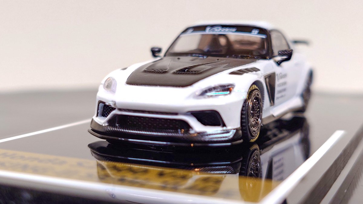 S2000_HONDA's tweet photo. 1/64の限界突破
🔥「Liomio Honda S2000 Varis ARISING-II」を入手🚗
複雑なフロント造形やワイドフェンダーの絶妙な張り出し、カーボン調パーツとのコントラストが見事に再現されています✨
実車写真と比較しても驚異のクオリティ。ミニカー好きにはたまらない1台です！ https://t.co/wFDRYavOGD