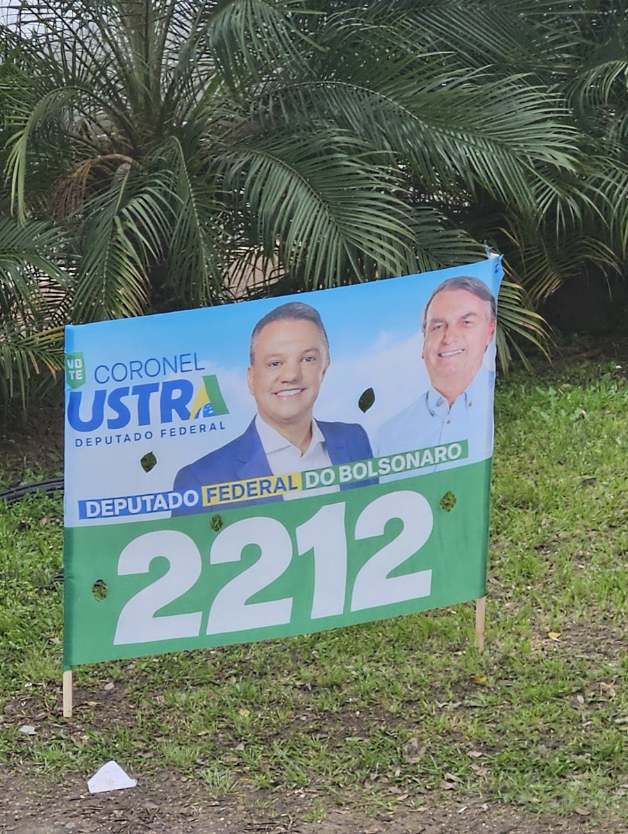 GustavoRonchi6's tweet photo. só em POA pra ver uma aberração dessas, vai tomar no cu https://t.co/Q1iowyDP29