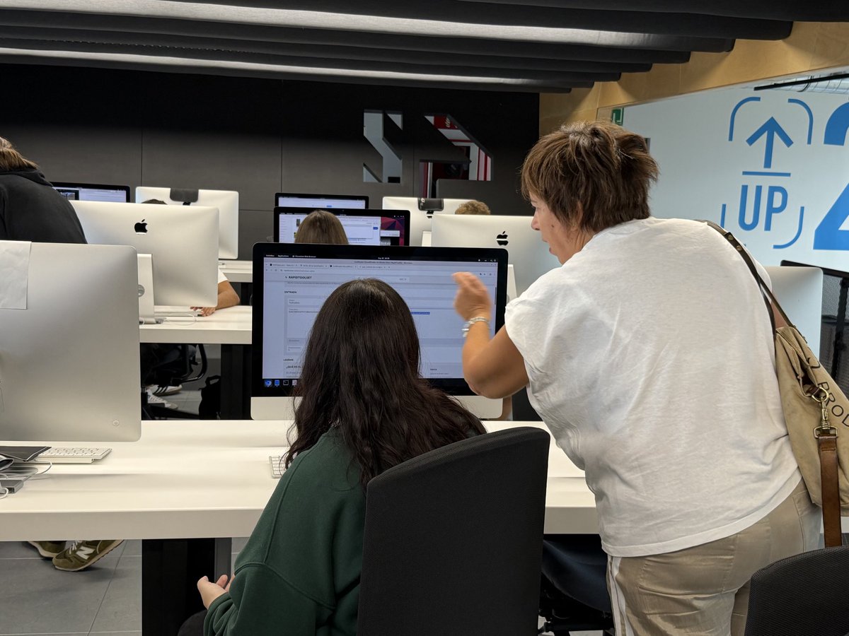 42UrdulizFTef's tweet photo. Hablamos de ciberseguridad en #42urdulizftef con estudiantes de @CFSomorrostro 🔐💻 Gracias por vuestra visita 🚀 Zibersegurtasunari buruz hitz egin dugu @CFSomorrostro -ko ikasleekin 🛡️📱 Eskerrik asko zuen bisitagatik

#ciberseguridad #zibersegurtasuna https://t.co/x58zbkoM8Z