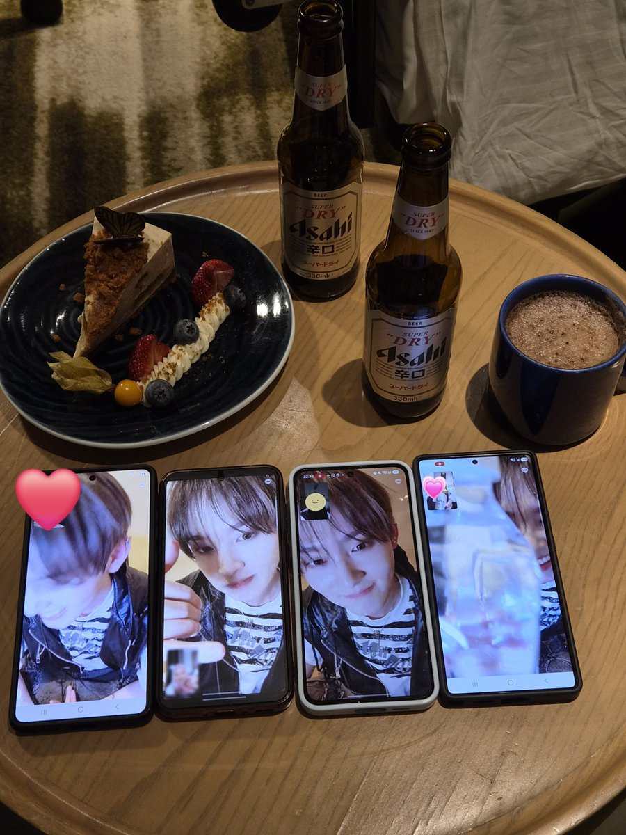 maruikraftige's tweet photo. Core memory selama fancall sama Hyunsik 🥹❤️
Merayakan Ulang Tahun Hyunsik, bersamaan dengan kami yang sedang berlibur kala itu.
Tidak di rencanakan akan fancall, dikarenakan sebelumnya tidak ada. Saat fancall ternyata berurutan 😅

Ternyata seru banget, bisa fancall dengan Kesayangan bareng my BFF 🫶🏻😍

Terima kasih semesta ❤️❤️