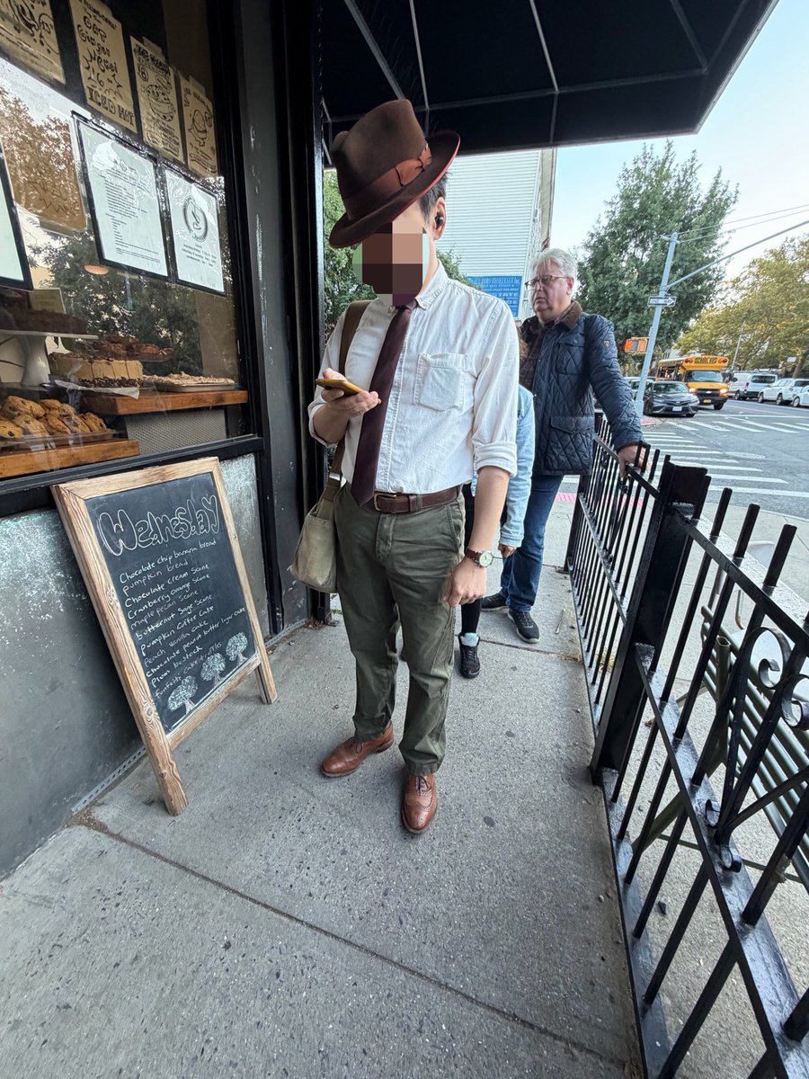 heshie's tweet photo. just met this guy in the coffee line at a Park Slope cafe, told him I love his style

he’s said he tries to dress as real men would when the world had class

legend https://t.co/lkFjPpt9sp