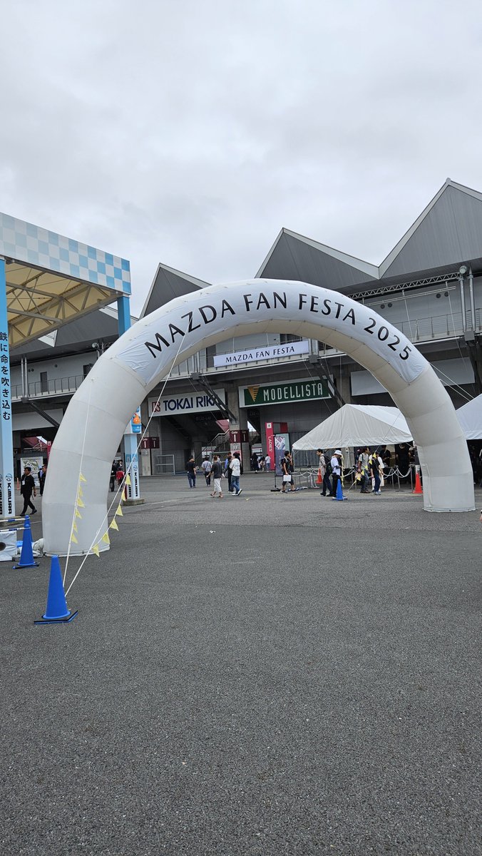 Ryobb5wv's tweet photo. フォロワーさんが少し増えたのでお知らせ
10/3のファンフェスタに参戦し、しかも16:20〜のパレードランに出ます！

ソウルレッドの3セダンのレトロスポーツなんて滅多にいないと思うので、もし見かけたら声かけてもらえると嬉しいです笑

画像は去年のです
#マツダファンフェスタ https://t.co/xHFpdcU0gh
