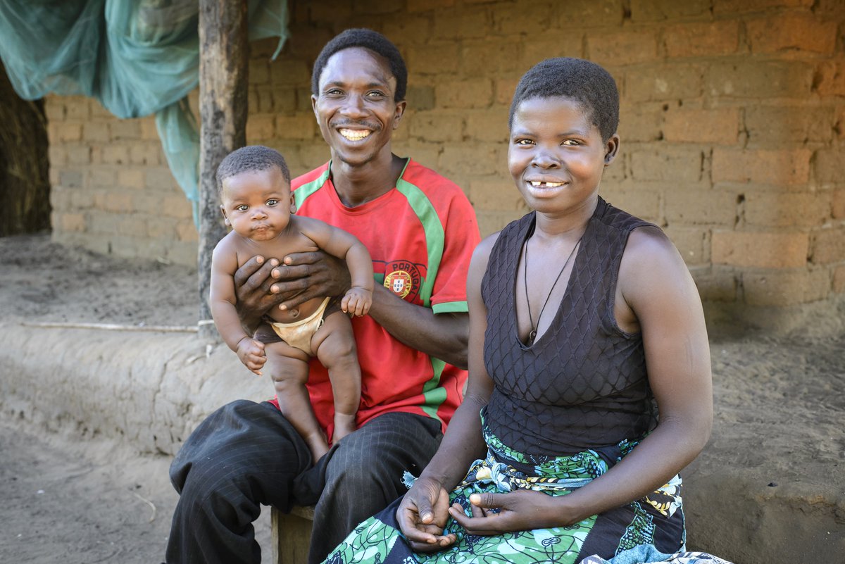 UNICEF_Moz's tweet photo. Cuidar de uma criança começa por cuidar de si.
Porque quando os cuidadores estão bem, as crianças têm mais oportunidades para crescer, aprender e prosperar, criamos uma página no nosso Portal da Parentalidade com dicas de como cuidar do seu bem-estar.
👉 https://t.co/idnzCv7PWn https://t.co/Oa1d7k6LnU