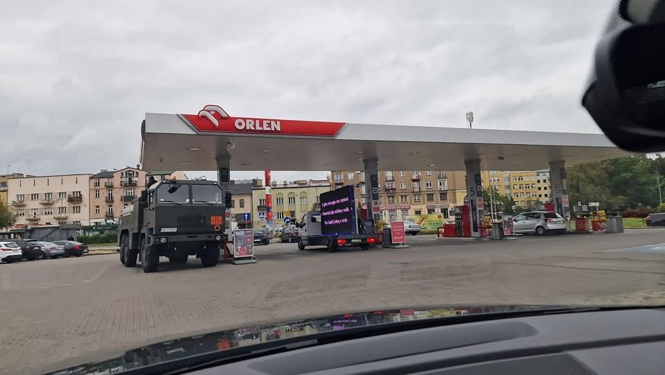 StanislawSabc's tweet photo. @KaziSmolinski To jeszcze pochwal się Smoliński jak to narażaliście bezpieczeństwo Polski naruszając nasze rezerwy strategiczne, żeby przez ostatnie pół roku rządów #PiS Paliwo Kosztowało Normalnie. https://t.co/wTzjZPkWih