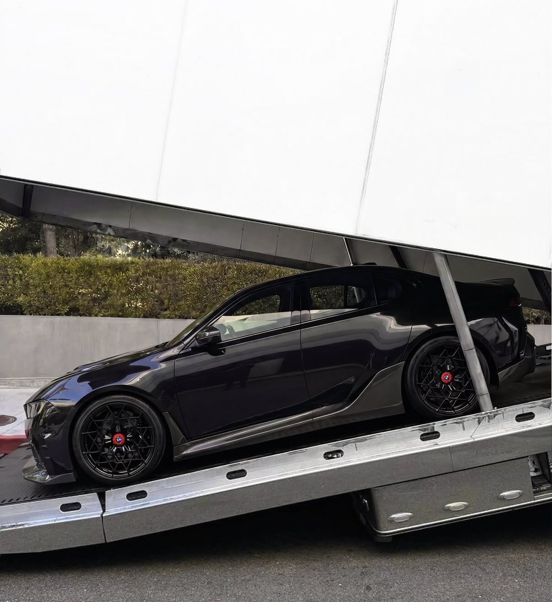 NiphoMashinini's tweet photo. If the new M3 is anything like this then I’m ready to sell my kidney 😭😩 https://t.co/DoN5k8FZjo