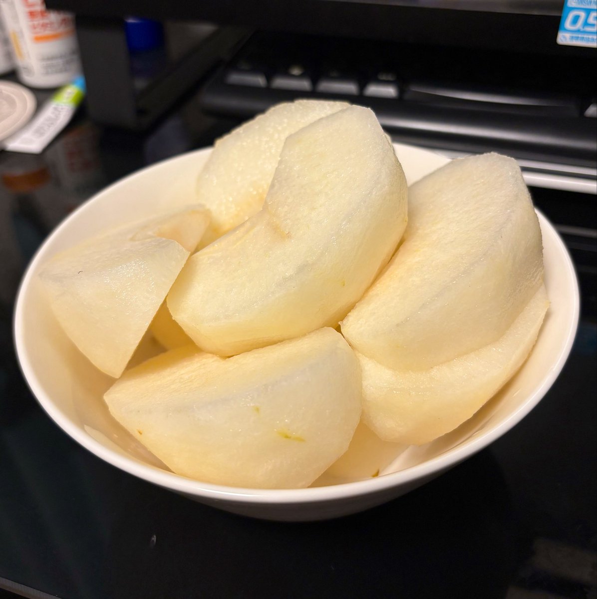 roueSky_89's tweet photo. 梨、美味しすぎて草 https://t.co/e9wWOYNJMF