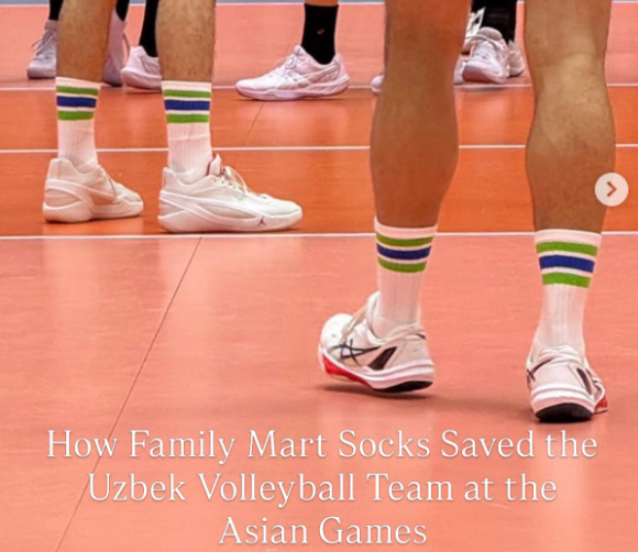 nan4con's tweet photo. I came across this post and had to share 😭 Uzbekistan’s volleyball team arrived in Japan unaware of the matching-socks rule. With only hours to avoid a potential forfeit, they rushed to FamilyMart—and somehow found socks in their national colors 🇺🇿  🥺

https://t.co/fNXgA4Taa8 https://t.co/B6HFhdajSn