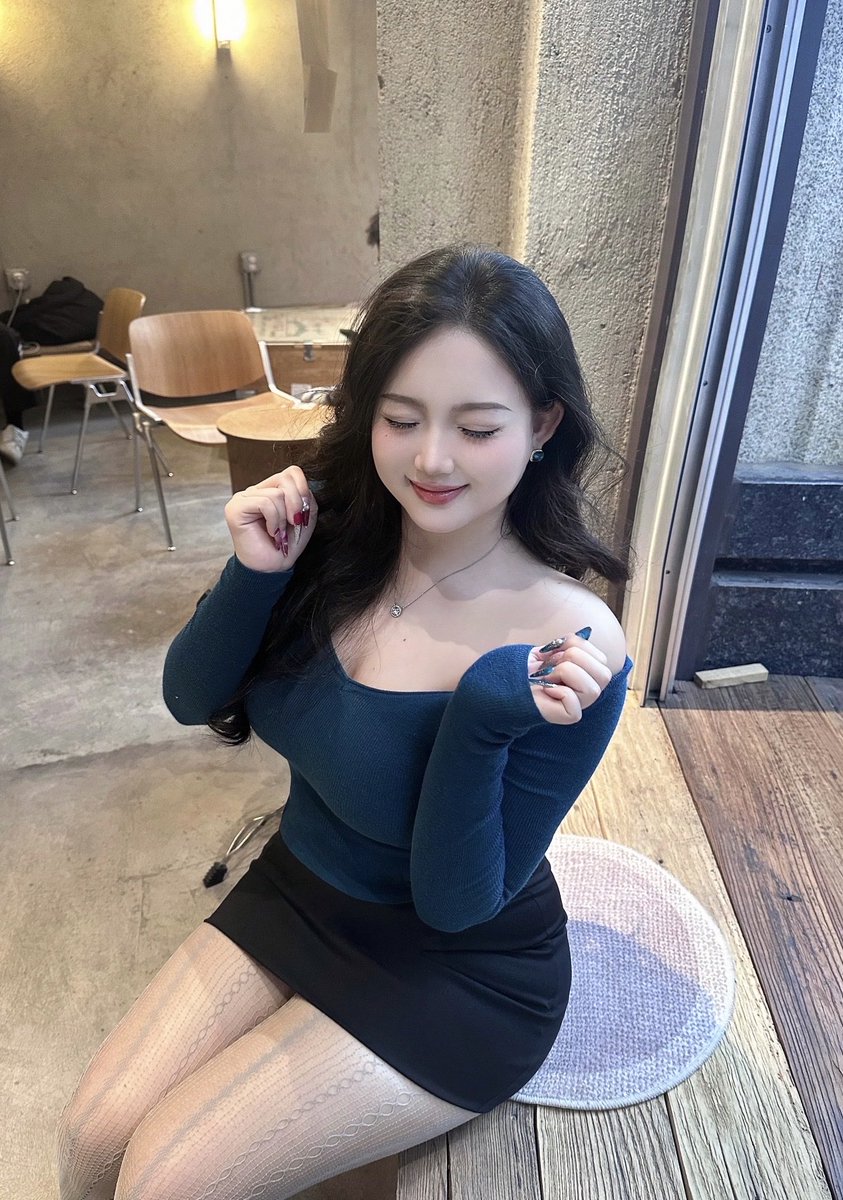 melinda03bc2's tweet photo. 新拍的          

有人想锐评一下我20岁福嘛 🥹  

看完不许瞎说，赶紧看，我要删了          

真没有📷 流言 1 我真的给呀 https://t.co/22DG32Olxl