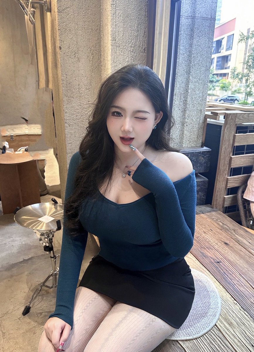 melinda03bc2's tweet photo. 新拍的          

有人想锐评一下我20岁福嘛 🥹  

看完不许瞎说，赶紧看，我要删了          

真没有📷 流言 1 我真的给呀 https://t.co/22DG32Olxl