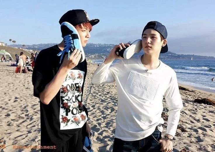 Angiebangtan07's tweet photo. Hello? 👋 I’m calling to remind you to vote for BTS at the ARIA Music Awards.  Retweet &amp; reply to vote. Thank you, goodbye. 📞💜

I vote for #ARIASBTS at the 2026 ARIA Music Awards. https://t.co/f0kaZGXFoQ