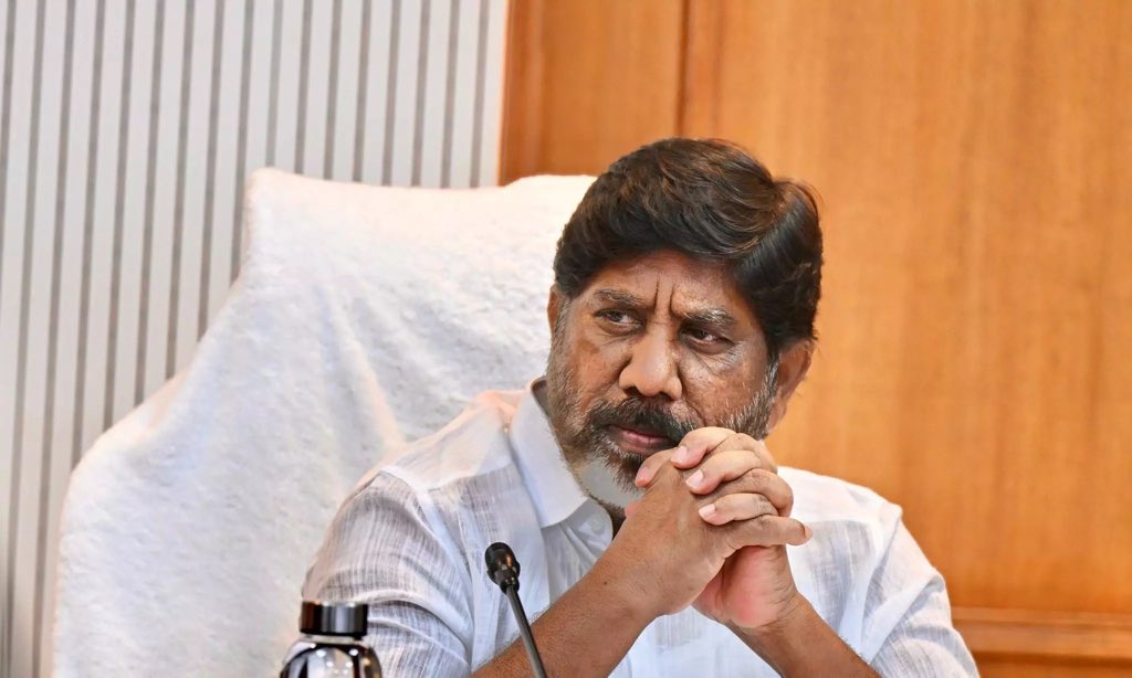 MrDemocratic_'s tweet photo. I appeal to all the old Congress leaders throughout the country who have left the party, Please come and join the Congress party. Let us implement the Congress party’s ideology in this country and strengthen the country.

- Bhatti Vikramarka Mallu (Dy CM) https://t.co/Hbhl819tBE