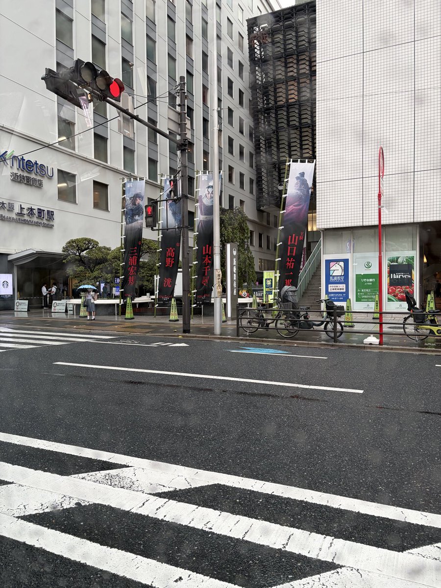 zenishikawa's tweet photo. 新歌舞伎座で、とん（東啓介君）と
大ちゃん（渡辺大君）が大千穐楽を
迎えました。ブリリアでは、
同じ楽屋でワイワイやってて、
部活の部室みたいな感じでね😆
本当にお疲れ様でした！
さて次は最終地、博多座です。
是非お見逃しなく🌀禅🌀

＊大阪楽日、劇場を後にするタクシー
からの1枚です https://t.co/5EZwBGoAge