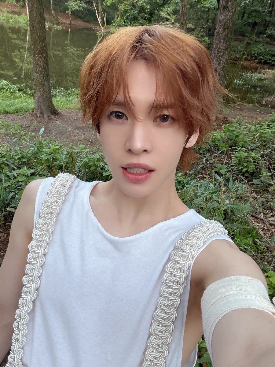 CRAVITY_twt's tweet photo. 러비티 저희 컴백했어요~~~ 🎉🙌🎊
이번 활동도 잘 부탁해!! 😁🙏
#앨런 #sonorous #LOUDER https://t.co/rvQYSMVlJQ