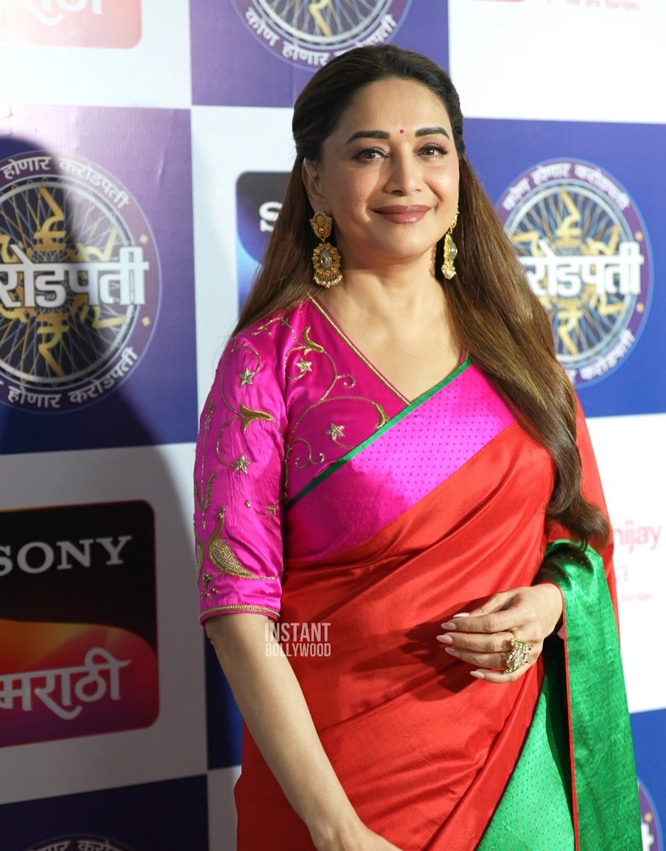 instantbolly's tweet photo. Madhuri Dixit was spotted outside the KBC Marathi, looking stunning in a graceful saree. 😍✨

#madhuridixit #kbcmarathi #instantbollywood #gk https://t.co/QIlIUxcEOB
