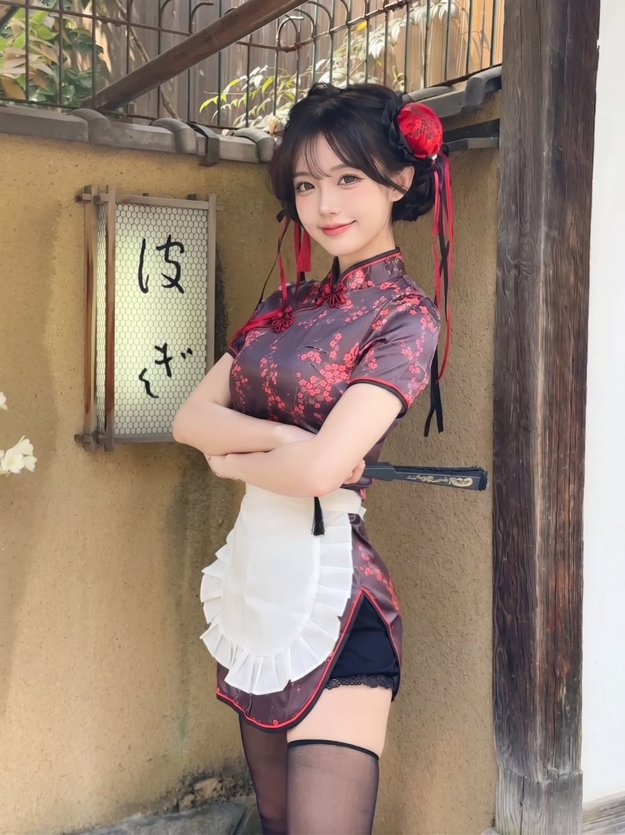 DISH18948425's tweet photo. "听说会做饭的女生加分，那……会做饭还喜欢穿黑丝的小厨娘，加多少分？" https://t.co/siVKKr2i4N