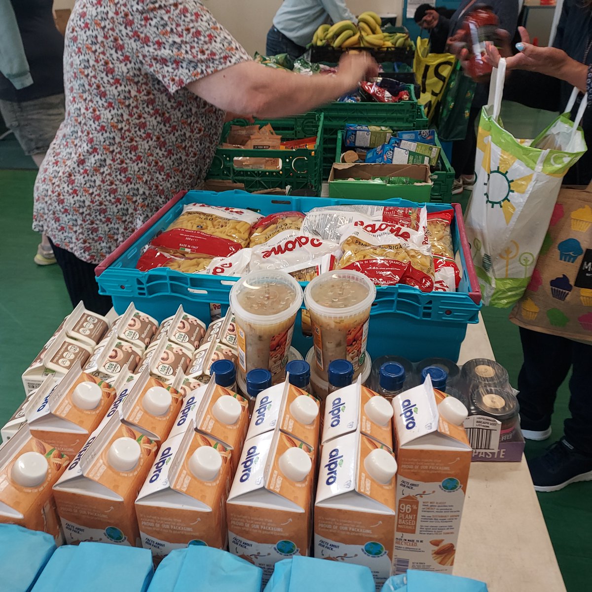 WolvesCouncil's tweet photo. Find out how the council is working with @GatisCommunity to  help residents access tonnes of good food every month, which would otherwise have been thrown away by major supermarkets. Read all about it here: 
https://t.co/kMO1pUpcLF

#FundedbyUKGovernment https://t.co/pPm9kCzY5X
