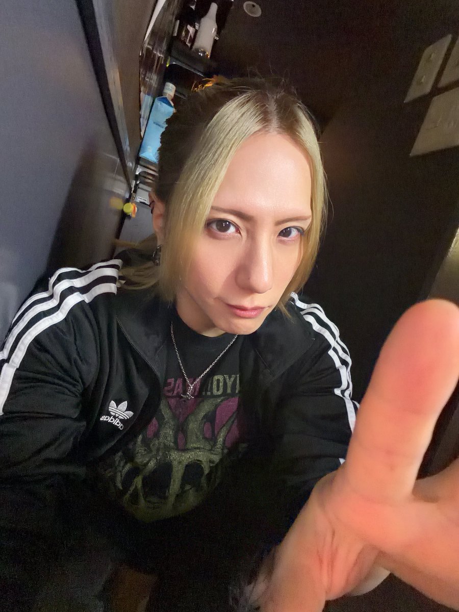 kou_lilt's tweet photo. 長袖解禁日。屋内はまだ暑いね出勤
#アニメバー #コンカフェ #animebar https://t.co/VvhAjZdYOM
