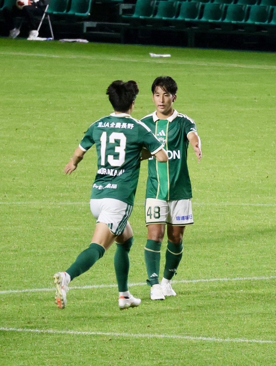 ayamaga_19's tweet photo. 勝手に感動して嬉しくなった場面🥹
中学生ぶりにチームメイトとしてプロの舞台で共に闘うってやっぱりすごい
2人とも活躍してほしい💪 https://t.co/wJTa1078to