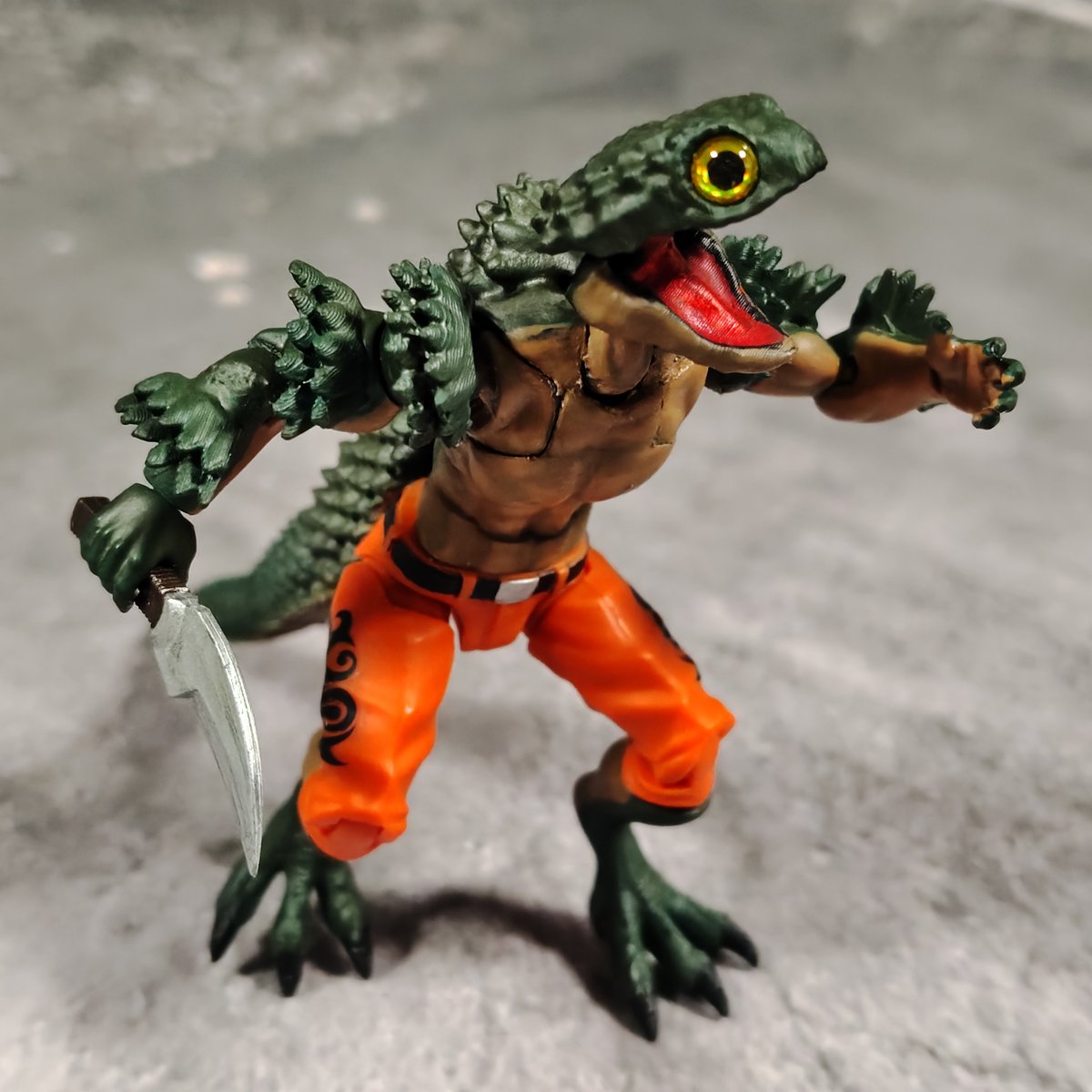 T_tech_arcadia's tweet photo. アンケート募集：トカゲ男さん(仮称)の個体名。

キャラクターとして、個体名(個人名)を私がいくつか候補を用意したうえで、皆さんのアンケートによって決めようかなと思います✒

以前FAガールでやったときと同様ですね。 https://t.co/fASKn4kxAV
