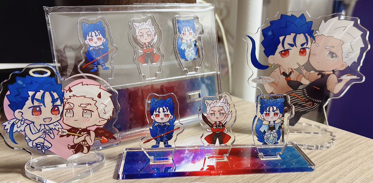 h0s0k0_r's tweet photo. ケモ耳(槍+術)×弓グッズが届きました✨
今まで作ったアクスタとサイズ比較です! https://t.co/HJ0iUvkvtp