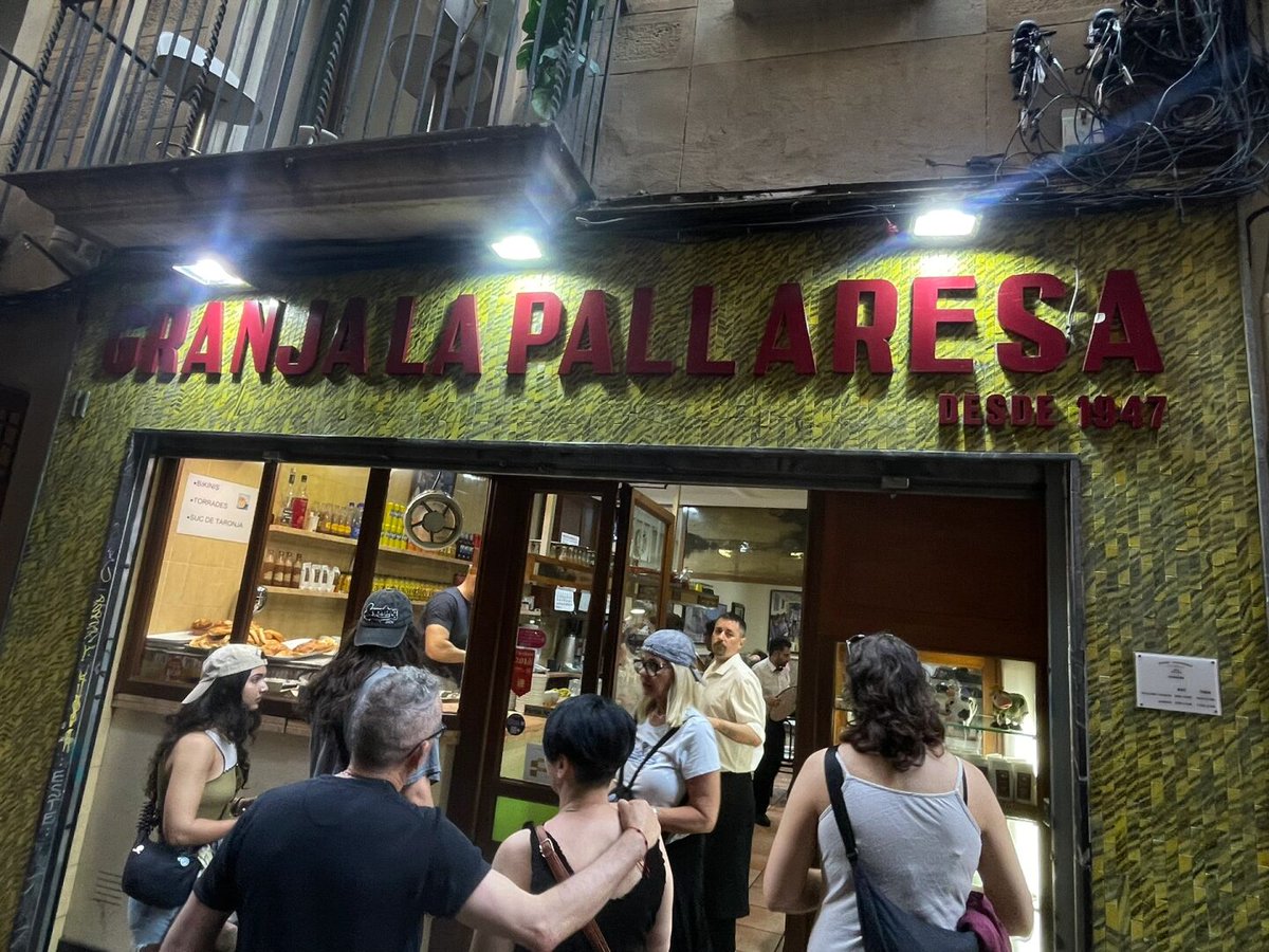 Brook7km's tweet photo. Alguien más amó estos churros crujientes con azúcar y chocolate en la esquina Un antojo perfecto para la tarde! https://t.co/jzyo3KszCW