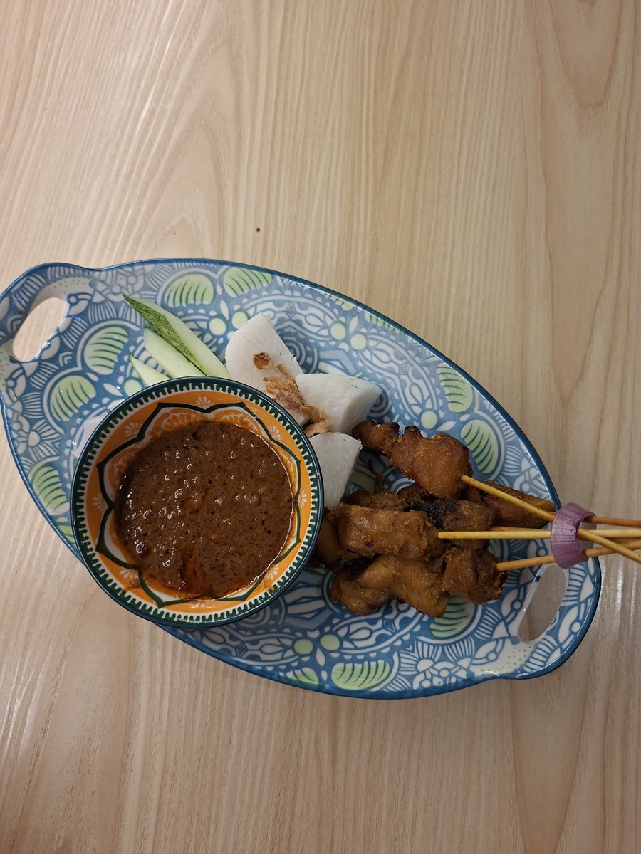 Fergusoon's tweet photo. Enakan sate abang-abang deket rumah. https://t.co/Foxtdzk3tZ