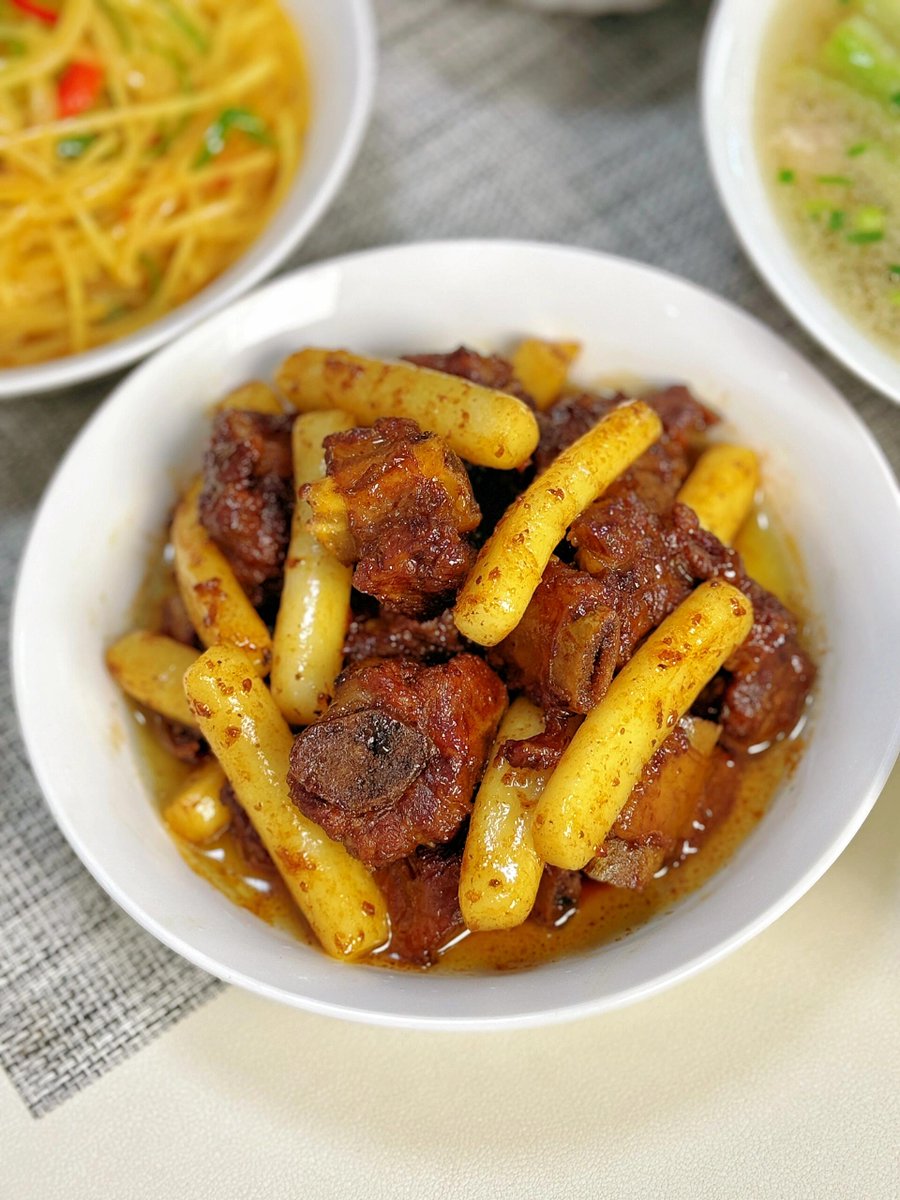 shylaSinhaxini's tweet photo. Hoy cocino con receta sencilla, sin más pedidos ni prisas, la vida ahora es mía. https://t.co/yY2u12KZax