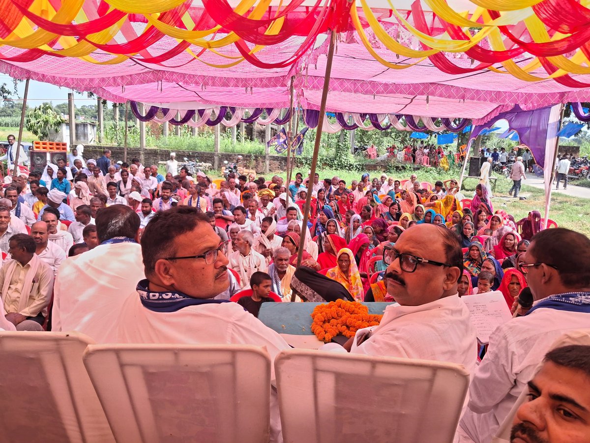 DileepKumarVim2's tweet photo. 30 सितंबर 2026 को विधानसभा क्षेत्र अकबरपुर जनपद अंबेडकर नगर सेक्टर मनसापुर बहुजन समाज पार्टी की सेक्टर स्तरीय बैठक ग्राम भरतीपुर( कोहरा की बाग)की बाग में मेरी अध्यक्षता में संपन्न हुआ मुख्य अतिथि बहुजन समाज पार्टी के प्रदेश अध्यक्ष माननीय श्री विश्वनाथ पाल जी थे https://t.co/E6IXY0hJoY