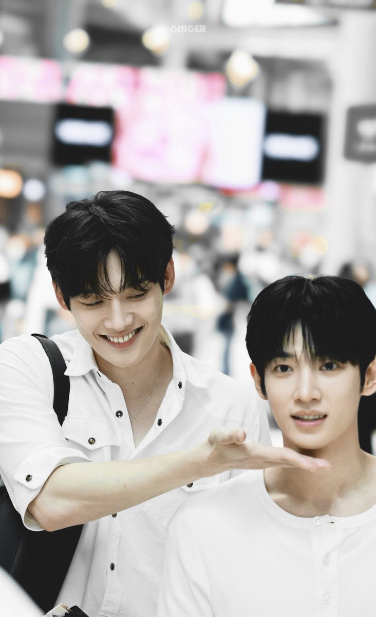 Curry06290's tweet photo. Can't wait for Kim Yoon-sik and Park Si-woo!

YOONSIK SIWOO Pour Toujours
#YOONSIK_SIWOO_PFWSS27
#KIMYOONSIK
#PARKSIWOO https://t.co/4f6CAIRDAN
