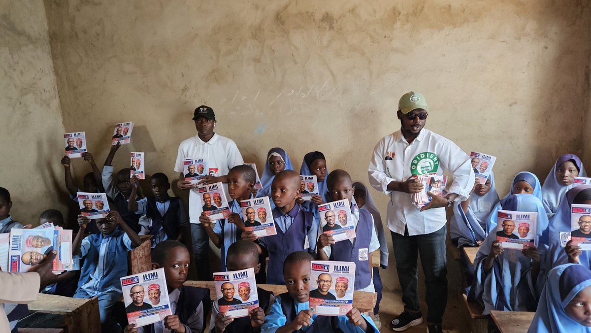 Mallam_jabeer's tweet photo. Fourth school for books distribution, another step for education. 

We visited our fourth school in Rigasa community and distributed Obi/Kwankwaso exercise books to students as part of our commitment to supporting education and investing in the future of Nigerian children.

Education remains a key pillar of the Nigeria we want to build. A better Nigeria begins with educated, empowered young people. 

Nigeria MUST be OK