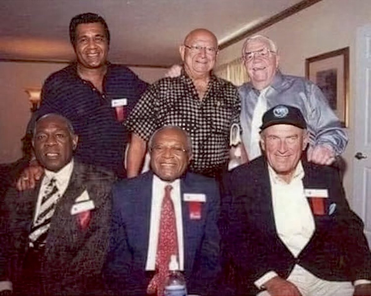 G__Chain's tweet photo. Teachers of Boxing  🎓🥊

Emanuel Steward
Angelo Dundee
Lou Duva
George Benton
Eddie Futch
Gil Clancy

Pure Greatness✨