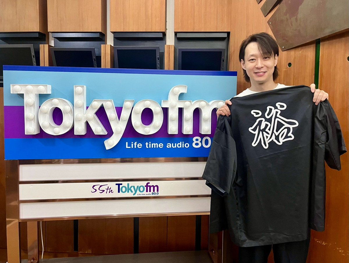 hiroppi6002ein's tweet photo. 声と語り口調に癒される😍
そして2周年記念のイベントの
感想をユチョンから直接聞けるて
ラジオていいよね🤗

2回目は旅支度をしながら
聞こう〜っと🩵

番組スタッフ三宅さん
関西人ですね😁親しみ持ちました！

#SeasonalWindow
#ユチョン https://t.co/N5OhePs0nY
