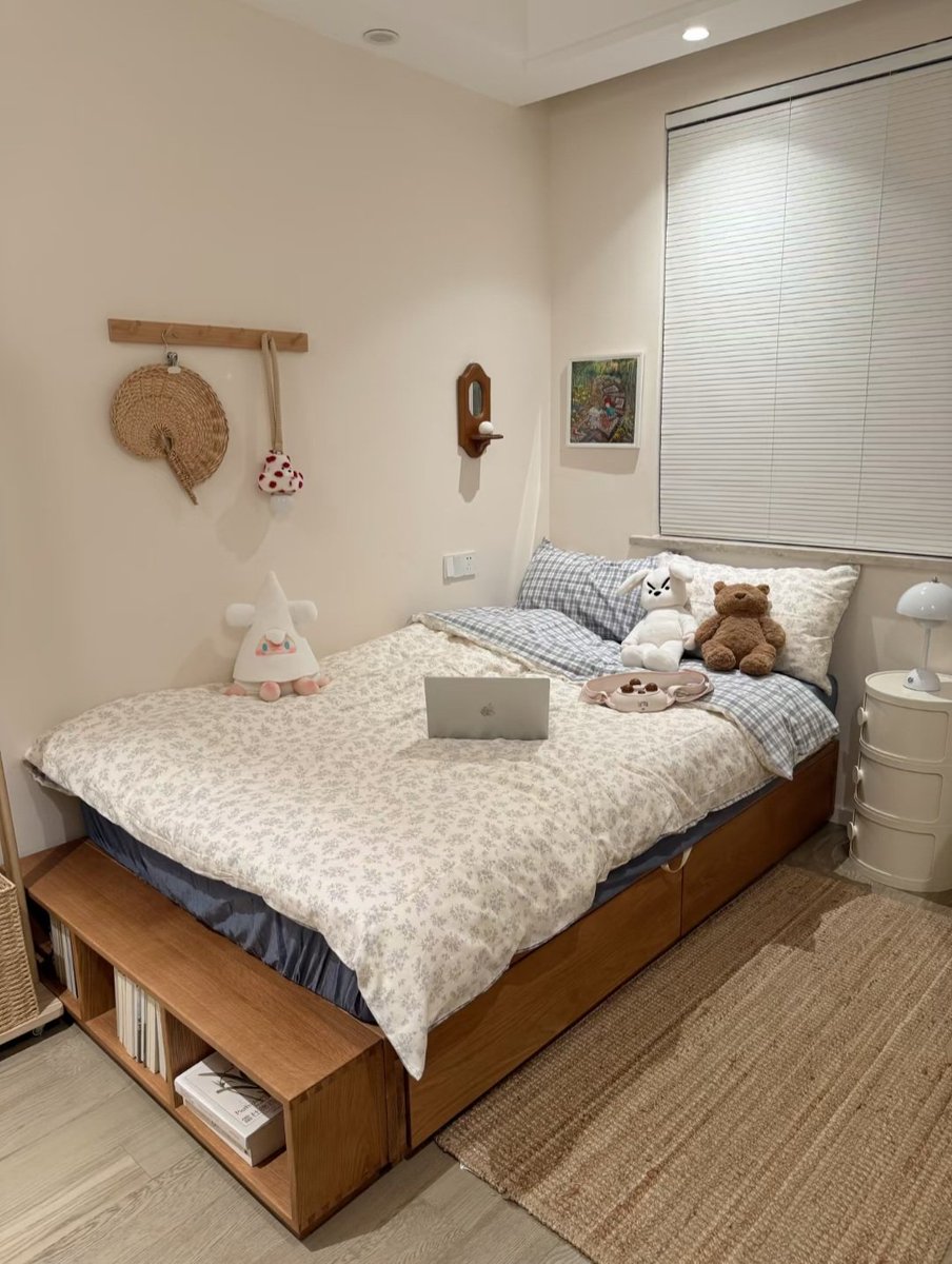 cozyeras's tweet photo. my room https://t.co/Ukithr0U8C
