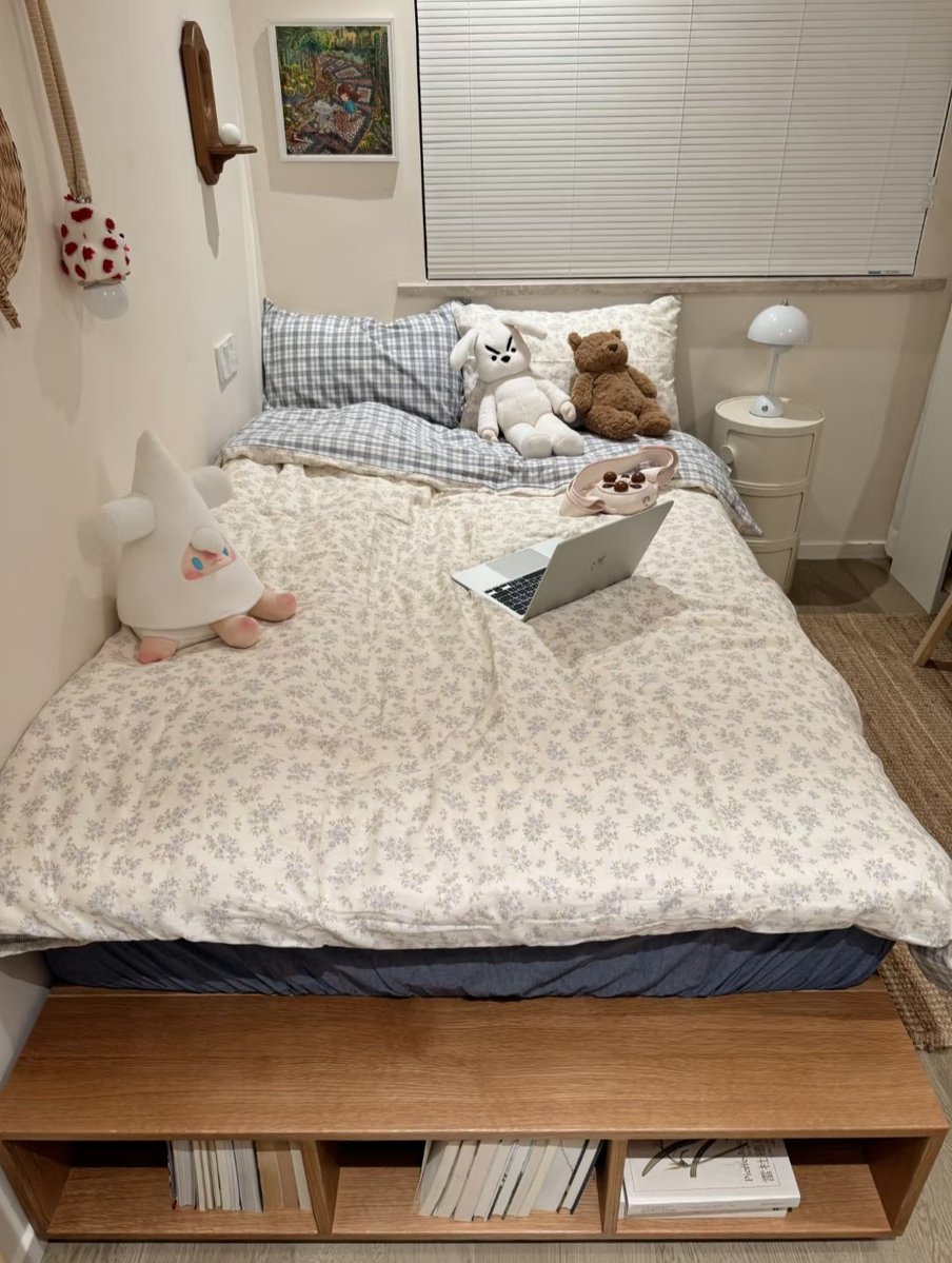cozyeras's tweet photo. my room https://t.co/Ukithr0U8C
