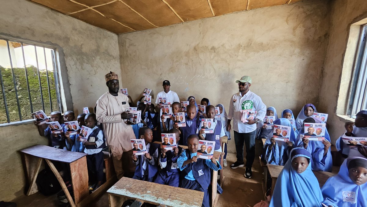 Mallam_jabeer's tweet photo. Fourth school for books distribution, another step for education. 

We visited our fourth school in Rigasa community and distributed Obi/Kwankwaso exercise books to students as part of our commitment to supporting education and investing in the future of Nigerian children.

Education remains a key pillar of the Nigeria we want to build. A better Nigeria begins with educated, empowered young people. 

Nigeria MUST be OK
