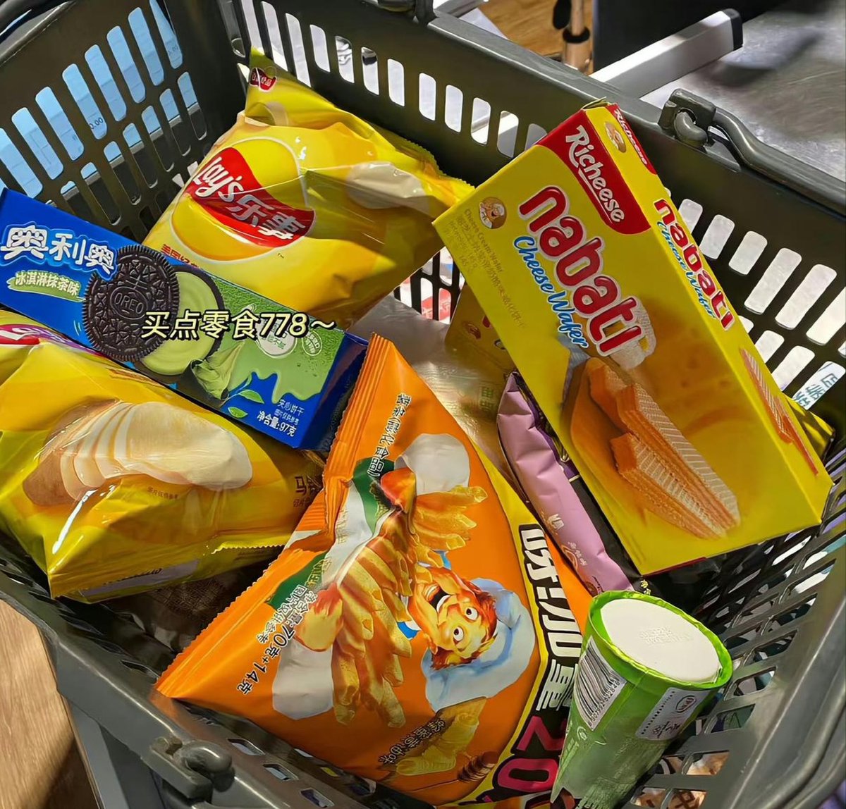 KatheAyottr7c's tweet photo. Hoy en el supermercado, una abuela me pagó el pan cuando se me acabó el dinero. Pequeos gestos calientan el corazón. https://t.co/wycyqAEp0u