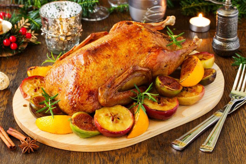 Yolonda2sw's tweet photo. Menú especial de Navidad: pavo asado con glaseado de arándanos, puré de papas cremoso y tarta de manzana casera. Reserva ya tu plato festivo! https://t.co/JSAosWLrxG