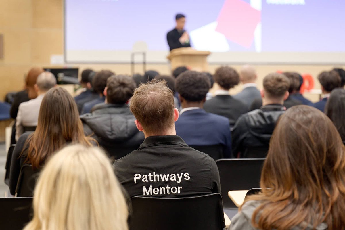 StudyLSE's tweet photo. Applications are still open for LSE Pathways to Banking and Finance!

Year 12 students can explore finance careers, university applications, mentoring and work experience 🙌

Apply now 👉 https://t.co/7EfV1qQiun https://t.co/cT5Vp8UPSO